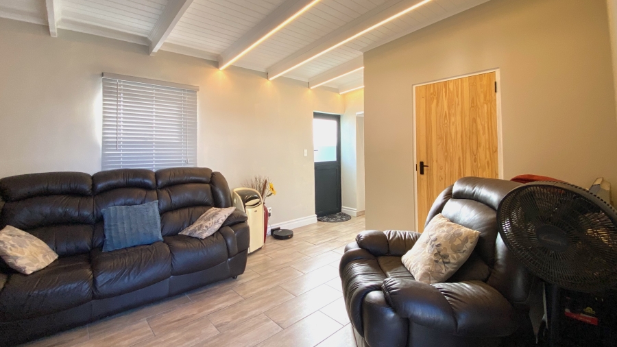 3 Bedroom Property for Sale in Britannia Bay Western Cape